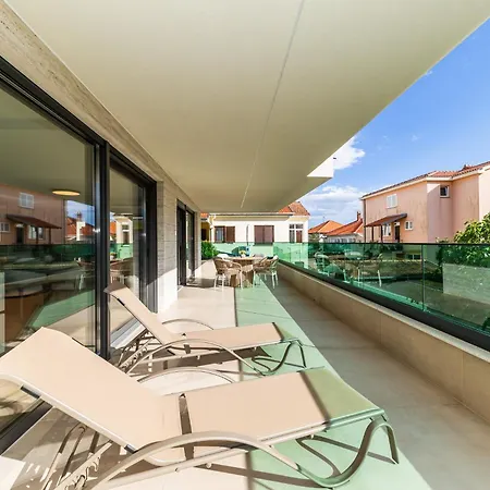 Aura Maris By Belmont Realty 公寓